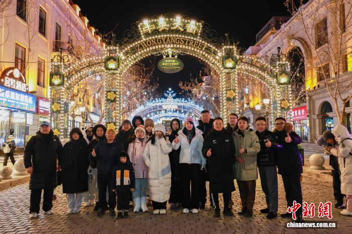 哈尔滨工业大学雪地足球赛夺冠 首届EMBA赛事决出