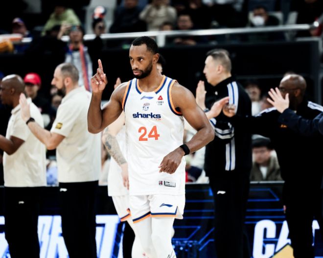 上海双杀四川豪取6连胜 巩固联赛第一