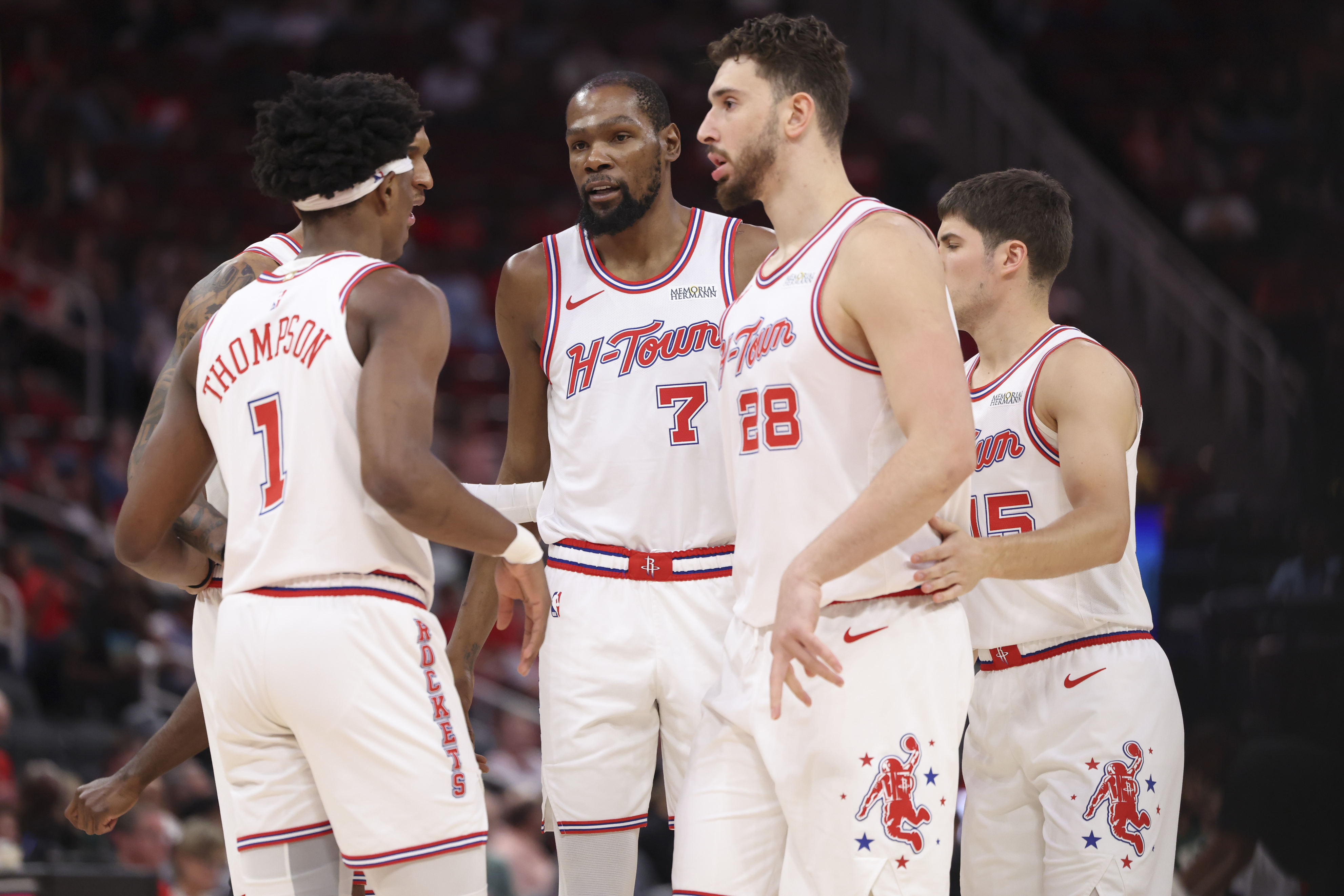 火箭队对阵湖人队：伤病影响下的战术博弈与胜