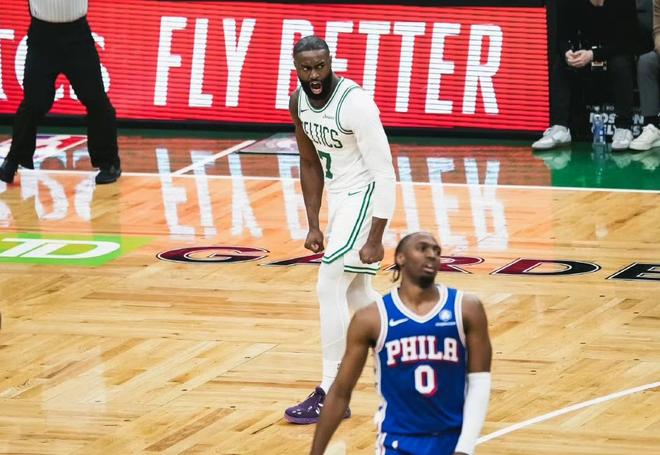 凯尔特人双探花复出率队狂胜32分 系列赛提前告