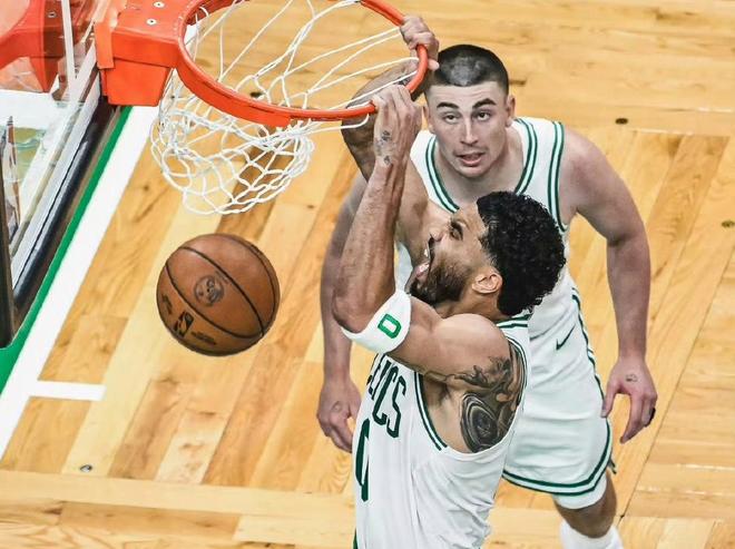 凯尔特人双探花复出率队狂胜32分 系列赛提前告