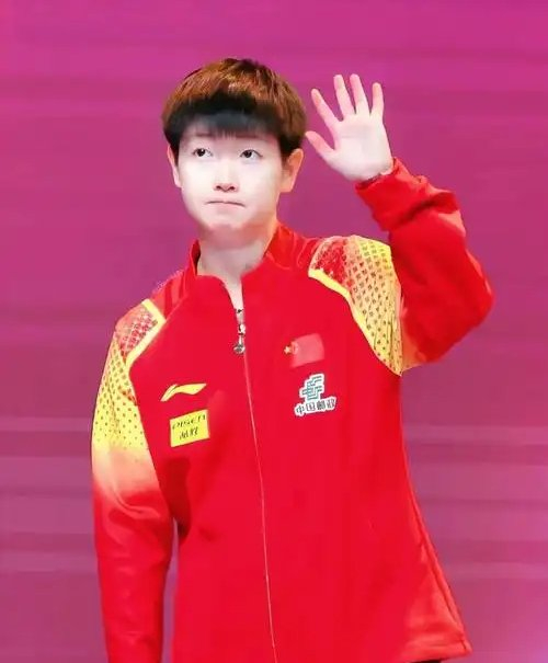 杨广弟现身成都助阵孙颖莎 全力备战伦敦世乒赛