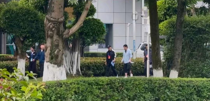 杨广弟现身成都助阵孙颖莎 全力备战伦敦世乒赛